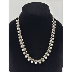 Sweet Romance Iconic 50s Marilyn Monroe Style Silver Tone Pearl Collar Necklace